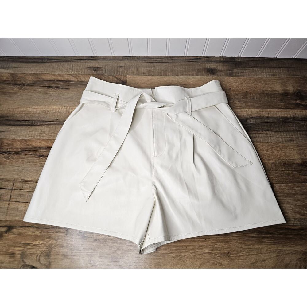 PAIGE Melila Shorts Ecru White Faux Leather Pleated Women's Size 6‎